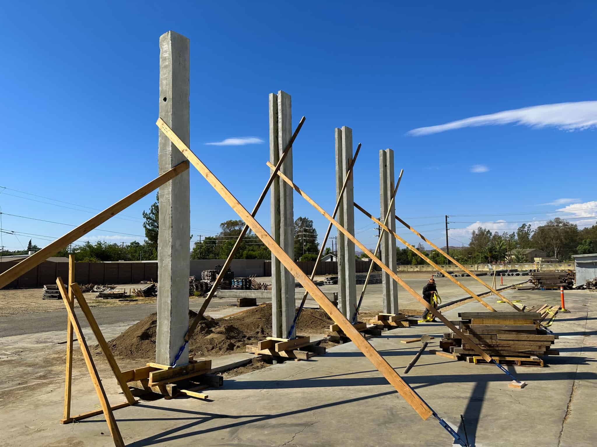 3 LAKE ELSINORE 4 POSTS UC 2048x1536