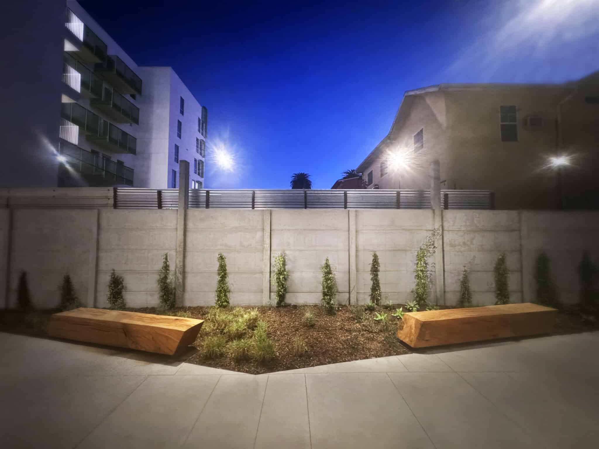 3 M Smooth   2 Benches 1 Wall 2048x1536